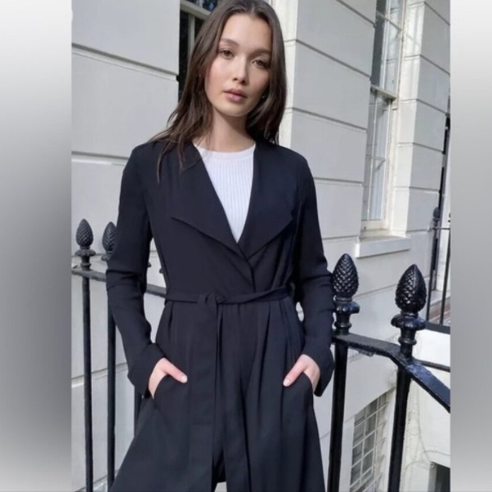 Aritzia Babaton Quincy Flowy Trench Coat In Black Sz Small